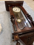 Великі старовинні настінні годинники з маятником і ефектними, фото №4