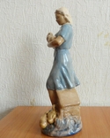 Статуэтка "Птичница с утятами", 1950-е годы. Гжельский керамический завод. Обливная керами, фото №5