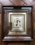 Старинная икона "Иверская П.Б." в серебряном окладе 84 пробы и киоте, фото №2