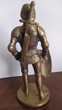 Средневековый рыцарь. Бронза, 20 см. Англия, фото №3