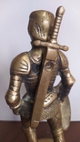 Средневековый рыцарь. Бронза, 20 см. Англия, фото №6