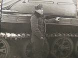 Солдат облокотился на танк., фото №5