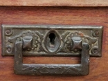 Шкаф антикварный с резьбленным верхом, фото №7