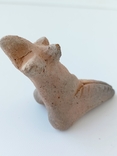 Копія древньої глиняної фігурки жінки або божества, фото №7
