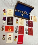 Комплект медалей с документами и знаков на одну семью в семейной шкатулке., фото №10
