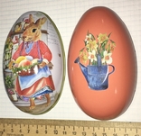 Жерстяна коробка (велика), пасхальне яйце, зайчик-господиня, квіти / кролик, фото №13