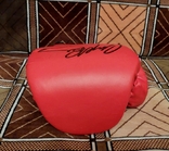 Боксерская перчатка с автографом, фото №3