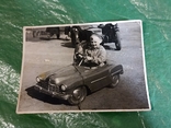 Мальчик на педальном автомобиле, фото №2