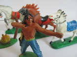 Индейцы ковбои Гдр №045 лошадки №311,312,314 большой очаг тотэм оружие, фото №4