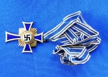 Золотой Почётный крест немецкой Матери на оригинальной ленте и в родной коробке, фото №3