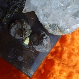 Білий мінерал на сувенірній підставці, фото №10