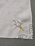 Батистый носовой платок с вышивкой цветов, фото №3