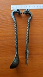 Набор: вилка и ложка из кованой воронёной стали ручной работы с намерением в виде бараньих, фото №4
