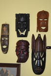 Маски африканские и предметы из дерева, фото №2