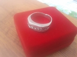 Кольцо серебряное с белыми камнями, фото №2