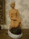 Фарфоровая статуэтка &quot; Девушка на камне&quot;Германия, фото 2