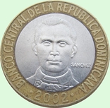 32. Доминикана 5 песо, 2002 год, первый год выпуска, фото №2