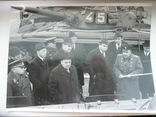 Вадченко и компания возле танка принимают Вооружение СССР, фото №2