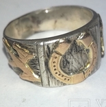 Серебрянное кольцо с золотой подковой и лошадями., фото №2