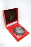 Медаль Гагарин в коробочке. Тяжелая, фото №3