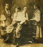 Девушки с Ведрами,Хлопцы с Арбузами в Национальной Одежде., фото №2