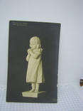Открытка Скульптура. Девочка молится. Религия, фото №2