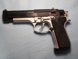 Фирменный страйкбольный пистолет и упаковка пулек, фото №4