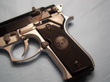 Фирменный страйкбольный пистолет и упаковка пулек, фото №5