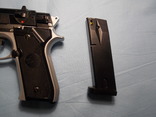 Фирменный страйкбольный пистолет и упаковка пулек, фото №10