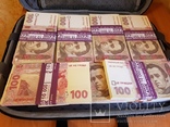 Сумка-дипломат с деньгами 100 гривень ( Муляж) Бутафорские деньги, фото №4