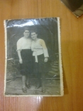 Две девушки, 1946 одеты по моде того времени, фото №2