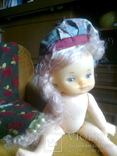 Кукольная шапочка со вшитыми вовнутрь волосиками (причёской) и косой., фото №8