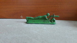 Игрушка ссср солдатик пулеметчик металл зеленый, фото №3