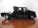 Коллекционная модель, машинка Ford F650 Super Crewzer Pickup 1:18, фото №3