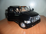 Коллекционная модель, машинка Ford F650 Super Crewzer Pickup 1:18, фото №2