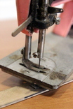 Переносная(или детская) швейная машинка "Каменка"-на запчасти-доноры, фото №7
