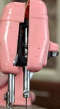 Переносная(или детская) швейная машинка "Каменка"-на запчасти-доноры, фото №11
