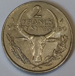 Мадагаскар 2 франка, 1983, фото №2