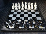 Шахматы с оригинальными фигурами, фото №2