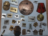 Знаки 26 штук и настольная медаль, фото №5