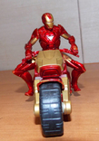 Игрушечный фирменный мотоцикл с железным человеком, фото №3