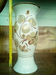 Фарфоровая ваза с рисунками цветов в позолоте., фото №4