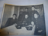 Военные студенты с патефоном, фото №2