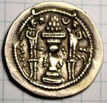 Сасаниды, драхма, предположительно Пероз, 457-484 г., пятиконечная звезда на реверсе, фото №3