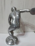 Скульптура мальчика с диском, фото №7