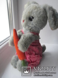 Заводной зайчик с морковкой игрушка СССР, фото №4