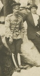 Гусарский офицер с др. офицерами и гражданскими у водопада Учан-Су близ Ялты. 1913 г., фото №4