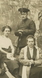 Гусарский офицер с др. офицерами и гражданскими у водопада Учан-Су близ Ялты. 1913 г., фото №7