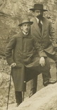 Гусарский офицер с др. офицерами и гражданскими у водопада Учан-Су близ Ялты. 1913 г., фото №9