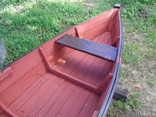 Старая лодка для садового декора, фото №5